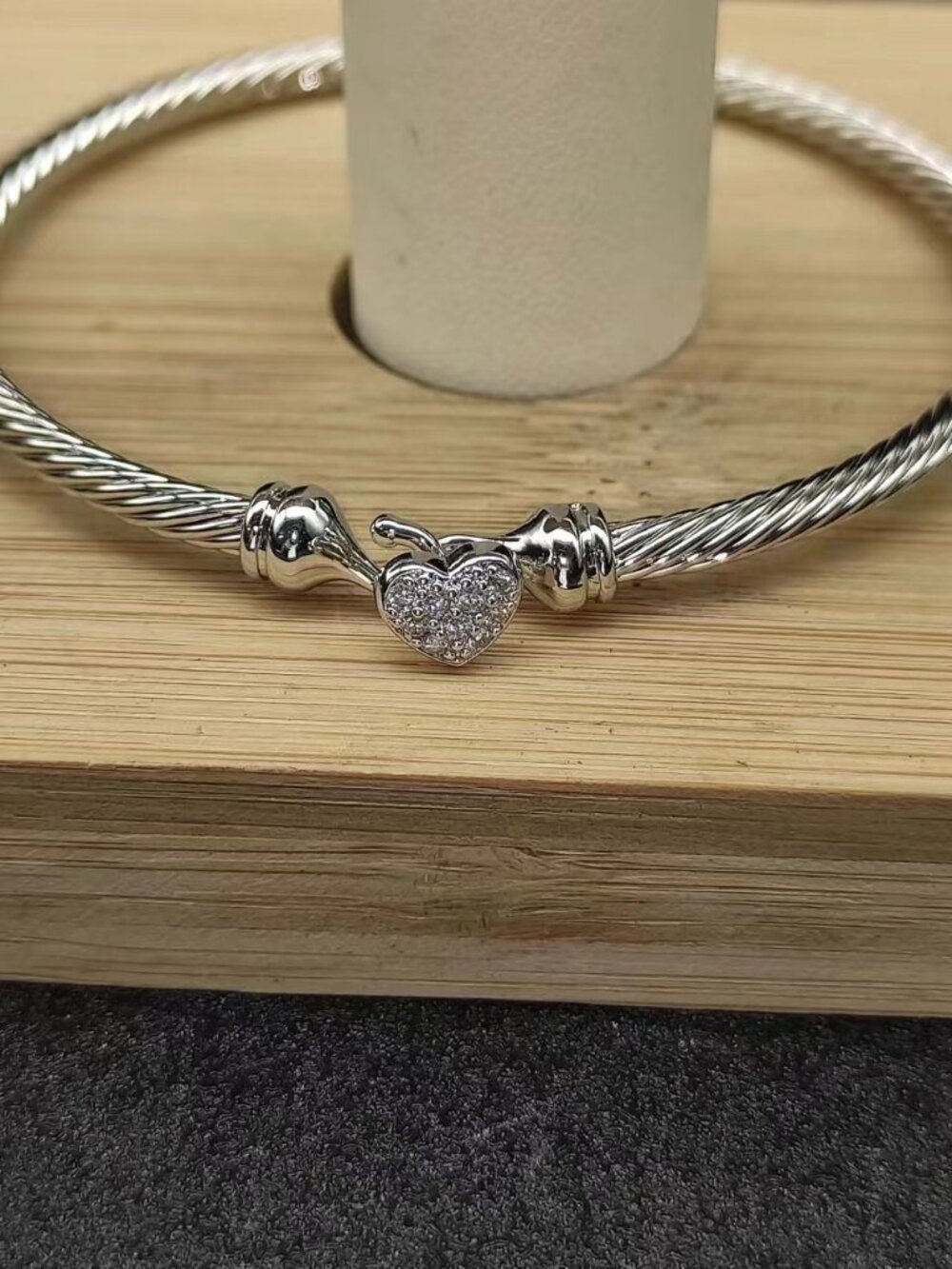 David Yurman Cable Heart Charm Bangle Size Medium - Picture 5 of 6